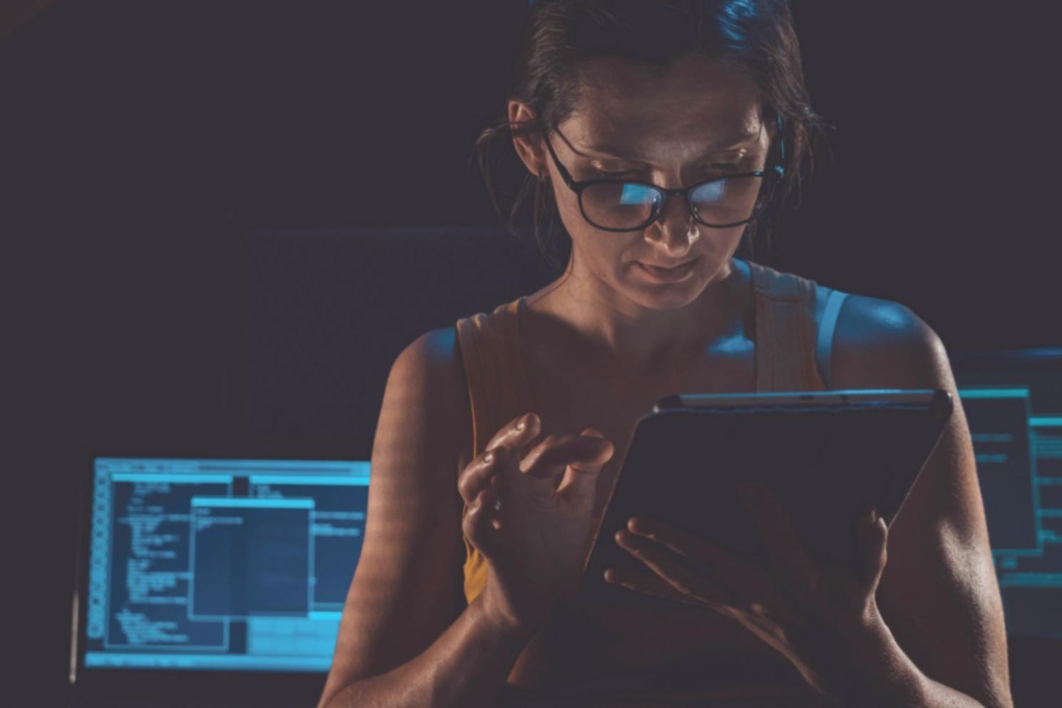 Espace de formation moderne avec postes de travail dédiés à l'optimisation 3D