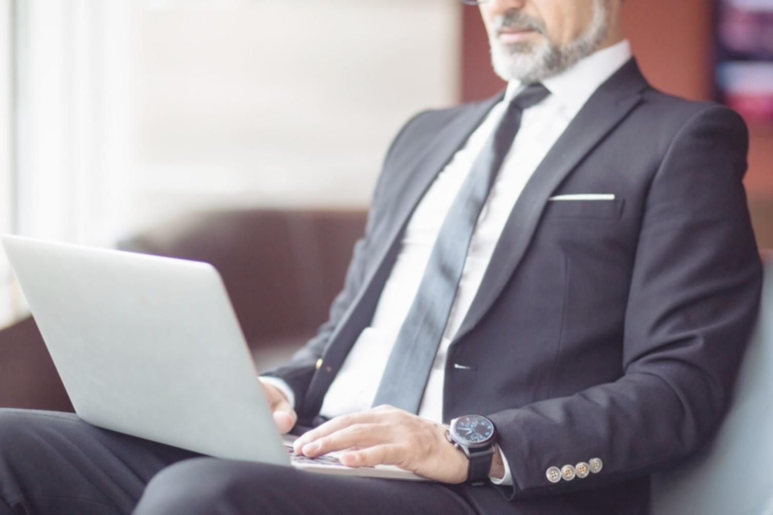 Environnement de développement avec plusieurs écrans montrant des outils de profiling et d'optimisation 3D